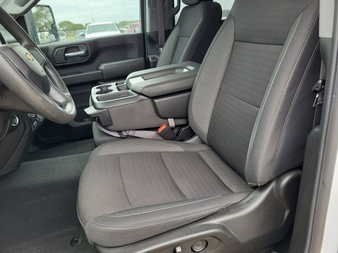 Used 2024 Chevrolet Silverado 2500 Custom w/ Custom Value Package image 15