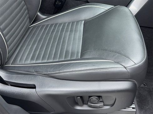 Used 2023 Land Rover Discovery Metropolitan Edition image 51