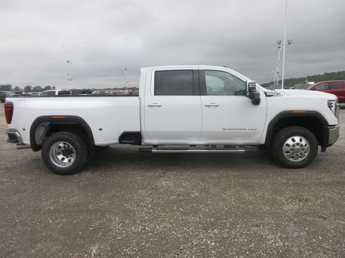 New 2026 GMC Sierra 3500 SLT w/ SLT Premium Package AWD/4WD image 3