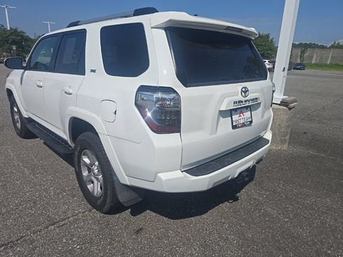 Used 2022 Toyota 4Runner SR5 Premium w/ Moonroof Package AWD/4WD image 7