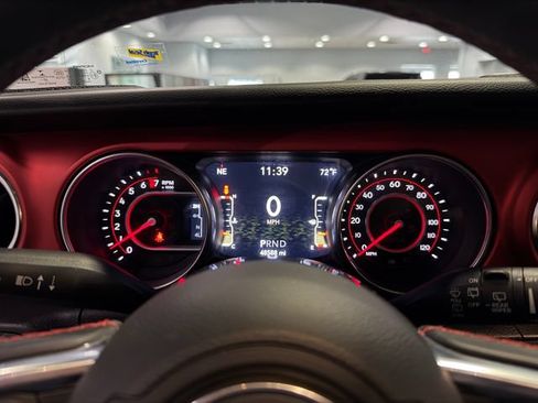 Used 2021 Jeep Wrangler Unlimited Rubicon w/ Cold Weather Group AWD/4WD image 19