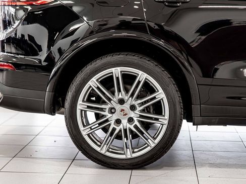 Used 2017 Porsche Cayenne Platinum Edition w/ Premium Package Plus (PJX) image 12