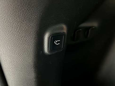 Used 2019 Jeep Cherokee Limited AWD/4WD image 34