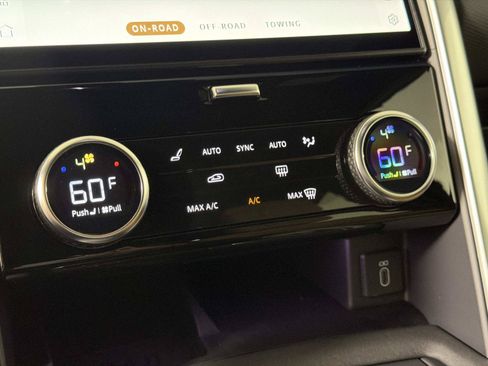 New 2026 Land Rover Discovery Dynamic SE AWD/4WD image 25