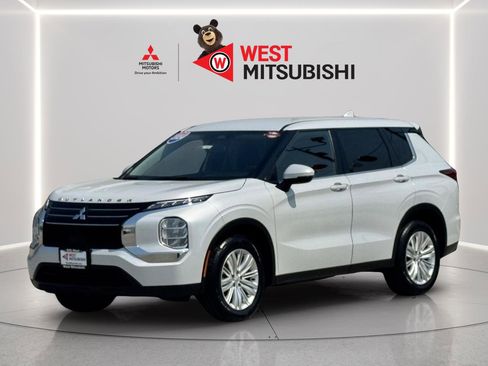 Used 2024 Mitsubishi Outlander ES image 1