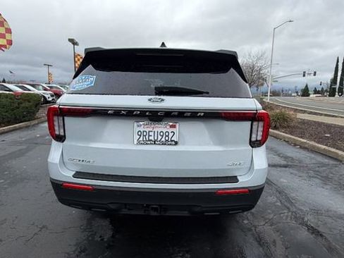 Used 2025 Ford Explorer Active image 5