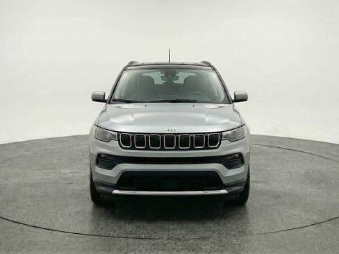 Used 2025 Jeep Compass Limited AWD/4WD image 2