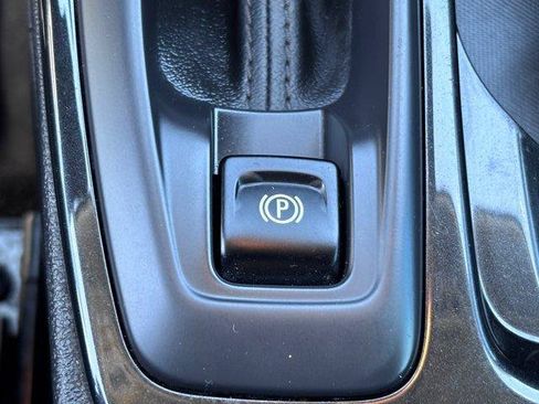 Used 2022 Chevrolet TrailBlazer LT w/ Confidence II Package FWD image 32