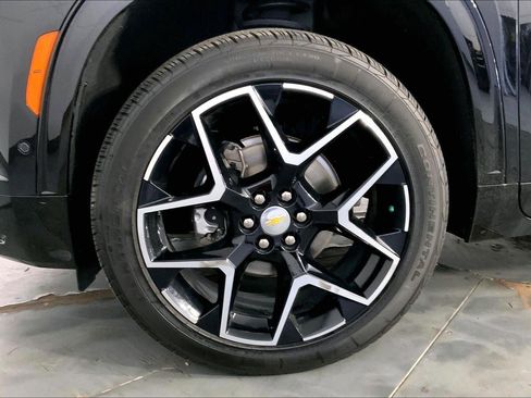 Used 2025 Chevrolet Traverse High Country w/ LPO, Floor Liner Package AWD/4WD image 9