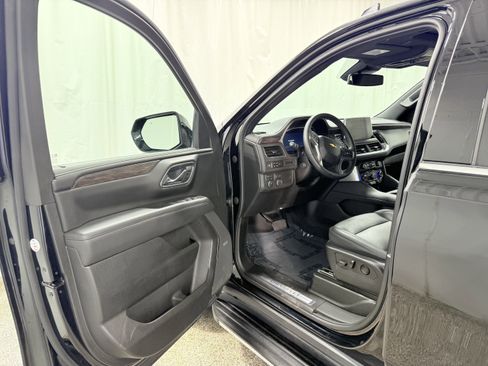 Used 2023 Chevrolet Tahoe LT w/ Luxury Package image 14