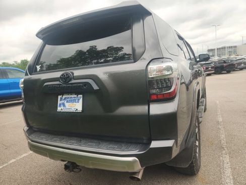 Used 2018 Toyota 4Runner TRD Off-Road AWD/4WD image 7