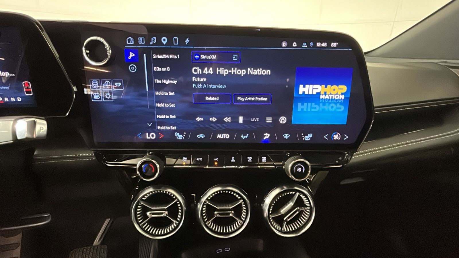 Used 2024 Chevrolet Blazer EV LT AWD/4WD image 28