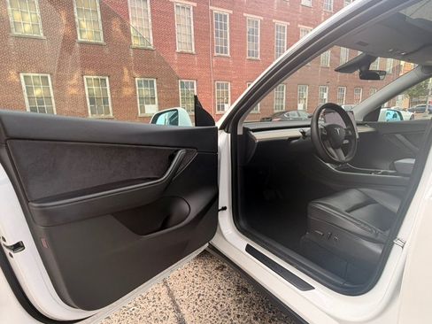 Used 2021 Tesla Model Y 2WD image 6