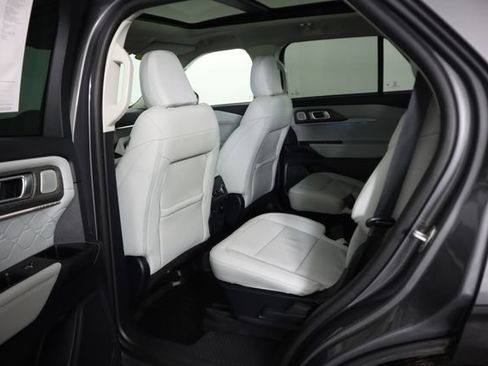 Certified 2025 Ford Explorer Platinum w/ Ultimate Package AWD/4WD image 59