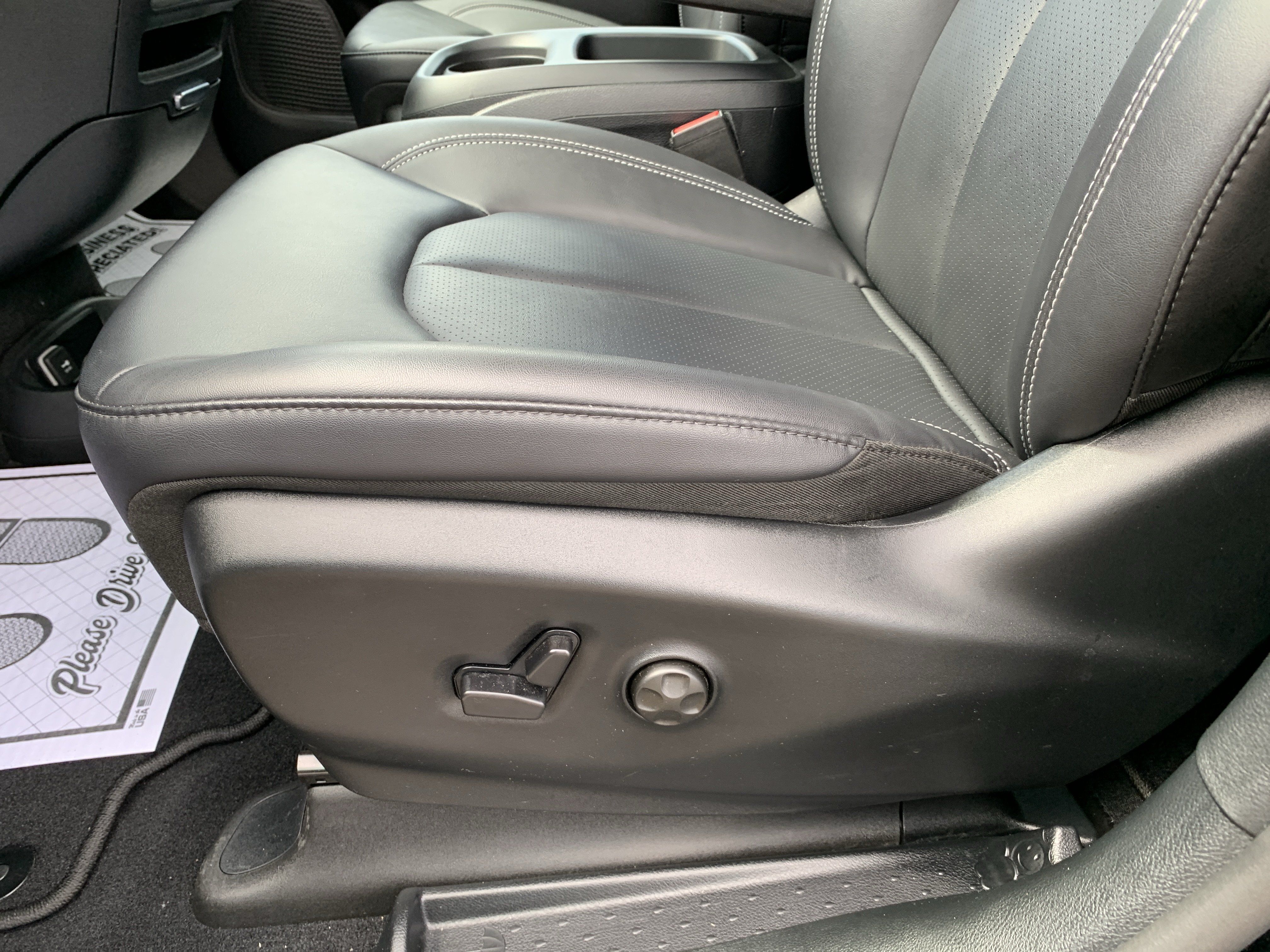 Used 2025 Chrysler Pacifica Select FWD image 14