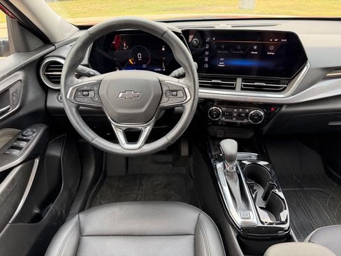 Used 2024 Chevrolet Trax ACTIV w/ Sunroof Package FWD image 16