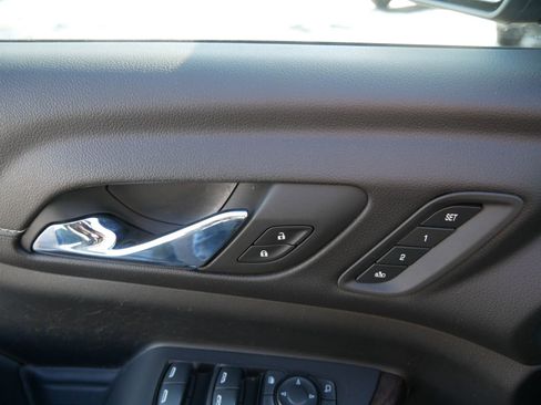 Used 2023 GMC Acadia Denali w/ Black Diamond Edition image 16