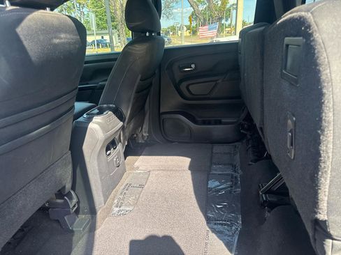Used 2018 Nissan Titan SV w/ SV Convenience Package RWD image 22