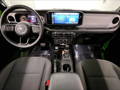 Used 2025 Jeep Wrangler Unlimited Sport AWD/4WD image 15