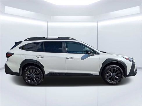Used 2025 Subaru Outback Onyx Edition AWD/4WD image 2