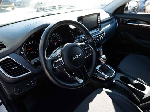 Used 2023 Kia Seltos S image 9