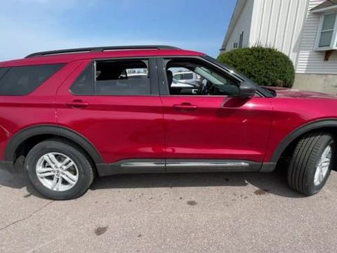Used 2021 Ford Explorer XLT w/ Equipment Group 202A image 9