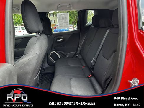 Used 2017 Jeep Renegade Latitude w/ Cold Weather Group AWD/4WD image 26
