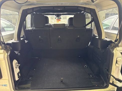 Used 2024 Jeep Wrangler Unlimited Sahara AWD/4WD image 12