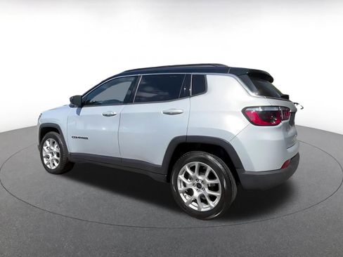 Used 2025 Jeep Compass Limited image 10