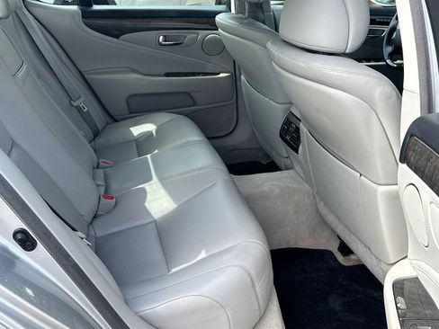 Used 2012 Lexus LS 460 w/ Comfort Pkg image 15