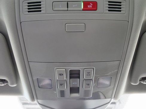 New 2025 Volkswagen Jetta SE image 28