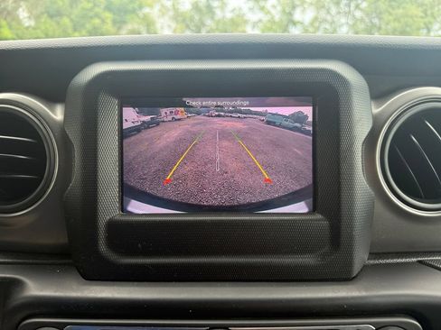 Used 2022 Jeep Wrangler Unlimited Sport AWD/4WD image 32
