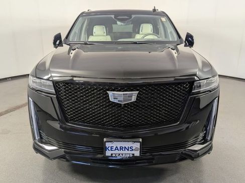 Used 2022 Cadillac Escalade ESV Sport Platinum w/ LPO, ONYX Package AWD/4WD image 4