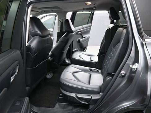 Used 2024 Toyota Highlander XLE image 17