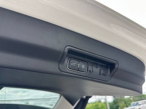Used 2025 Ford Explorer Active AWD/4WD image 43