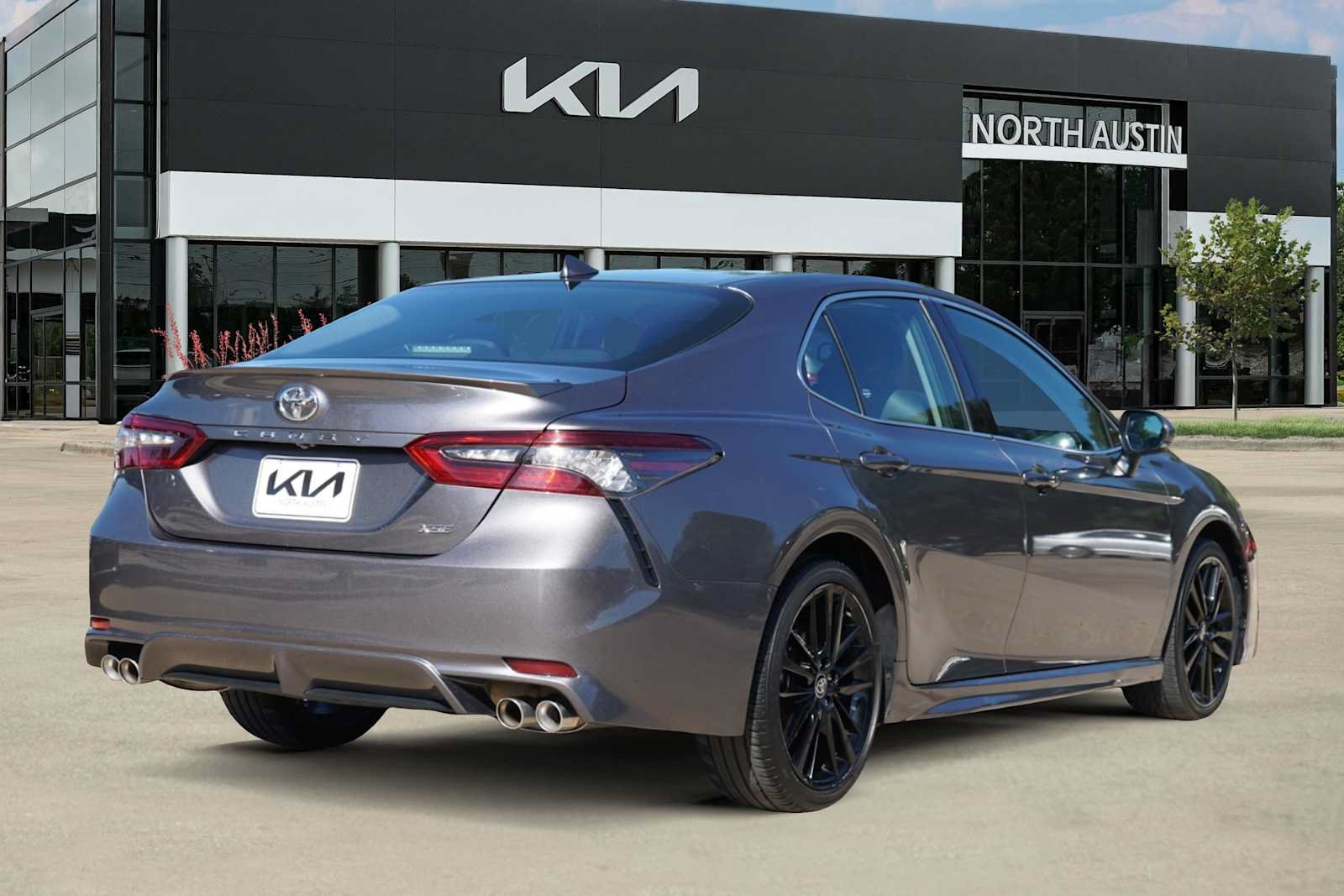 Used 2024 Toyota Camry XSE FWD image 5