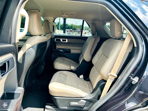 Used 2020 Ford Explorer XLT image 45