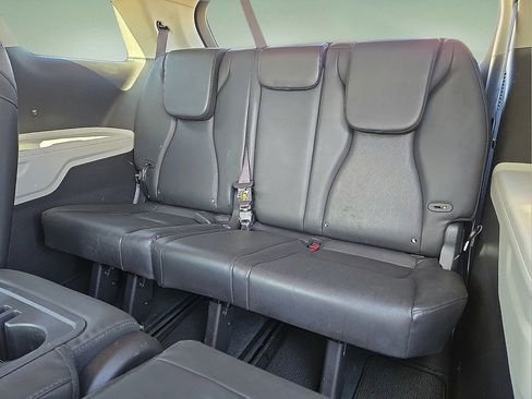 Used 2024 Kia Carnival LX image 14