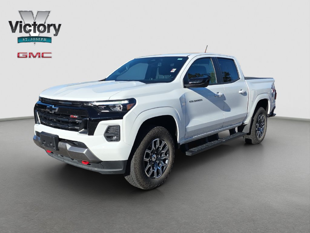 Used 2024 Chevrolet Colorado Z71 w/ Z71 Convenience Package 2 AWD/4WD image 3