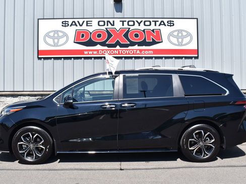 Certified 2026 Toyota Sienna Platinum AWD/4WD image 4
