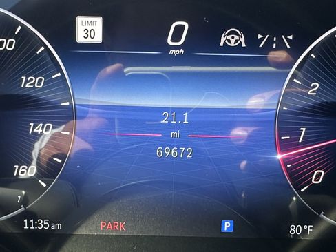 Used 2022 Mercedes-Benz S 500 4MATIC w/ AMG Line Package image 15