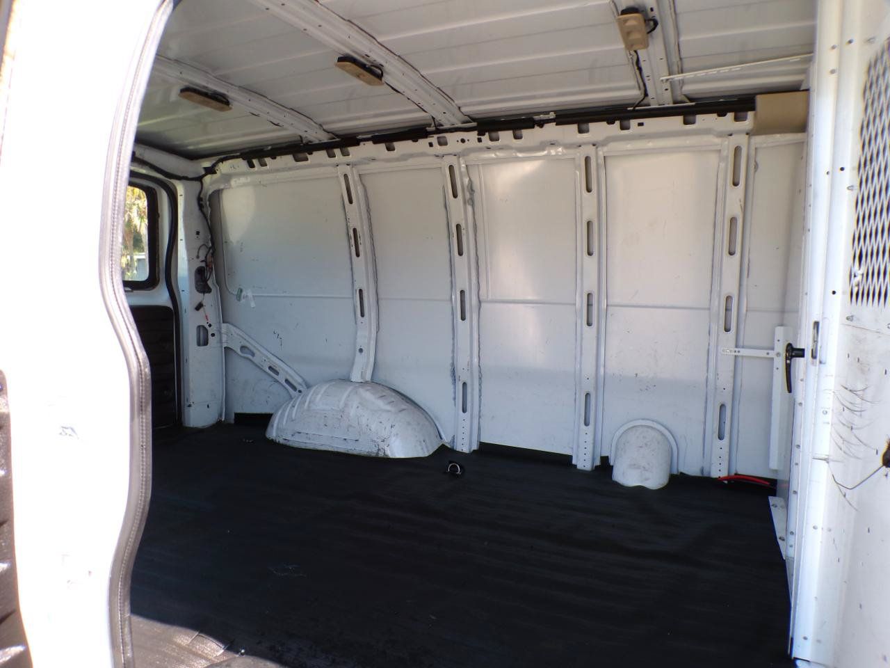 Used 2022 Chevrolet Express 2500 w/ Driver Convenience Package RWD image 30