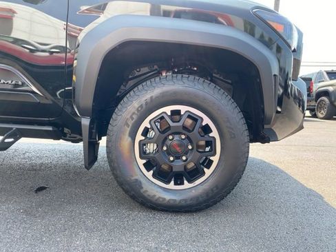 New 2025 Toyota Tacoma TRD Off-Road AWD/4WD image 14