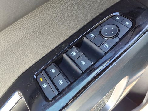 New 2026 Nissan Pathfinder SL image 17