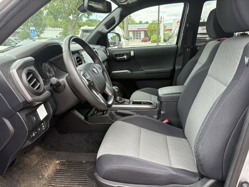 Used 2021 Toyota Tacoma TRD Sport AWD/4WD image 10