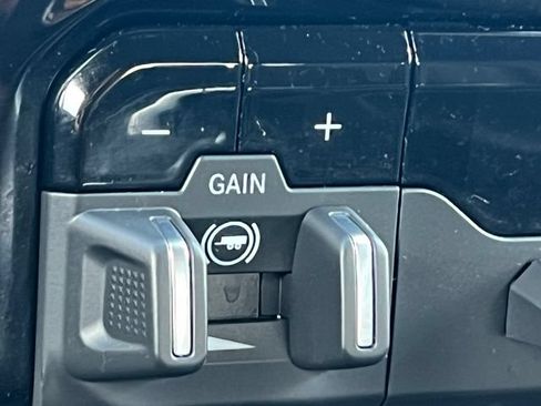 Used 2025 RAM 2500 Big Horn AWD/4WD image 32