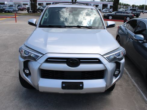 Used 2021 Toyota 4Runner SR5 Premium w/ Moonroof Package RWD image 3