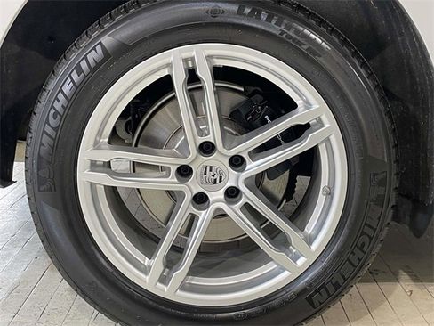 Used 2025 Porsche Macan image 13