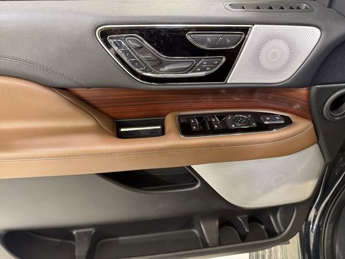 Used 2022 Lincoln Navigator Reserve image 16
