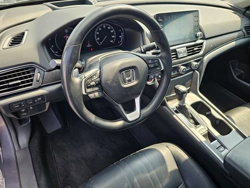 Used 2018 Honda Accord Touring image 15